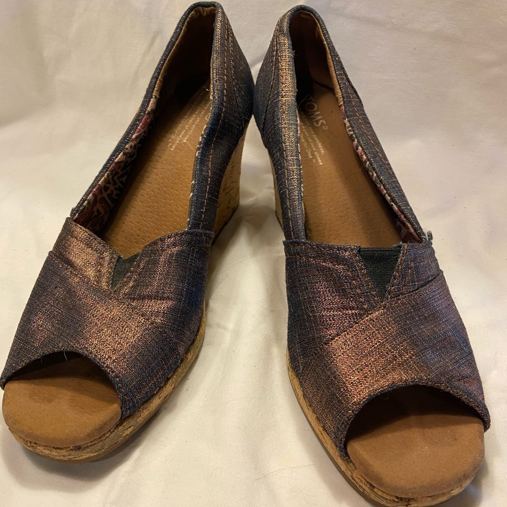 Gently worn Tom wedges. Women’s 7.5